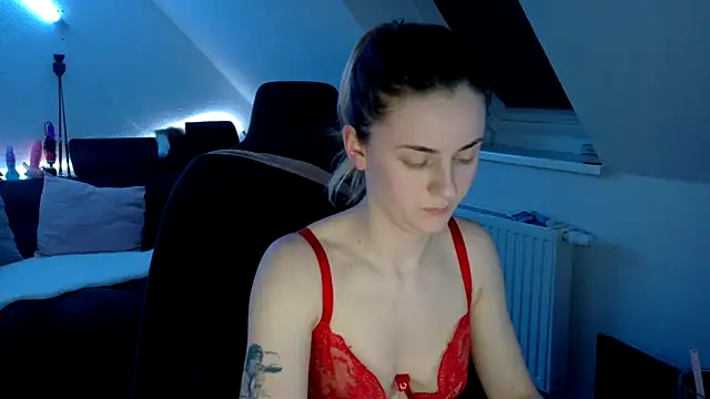 Snapshot of Melly4You chatting on 04.08.26 Melly4You online show from 04.08.26