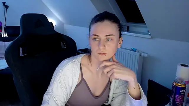 Snapshot of Melly4You chatting on 04.15.26 Melly4You online show from 04.15.26