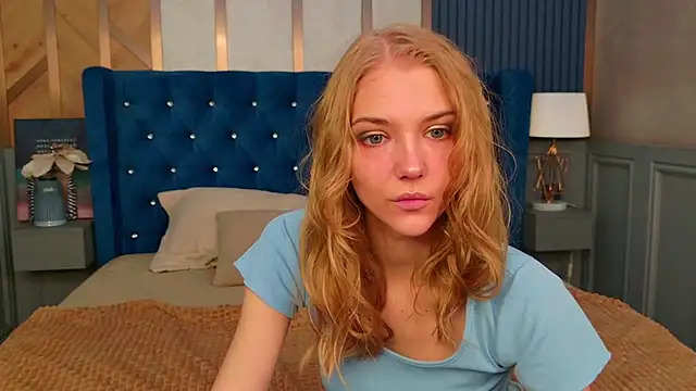 4example Chloe online show from 04.08.26