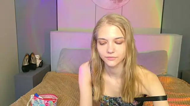 4example Chloe online show from 04.14.26