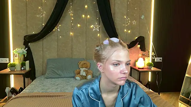 4example Chloe online show from 05.17.26