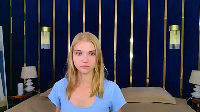 4example Chloe online show from 07.28.26