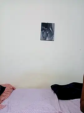 Miss-Hennessy online show from 04.15.26