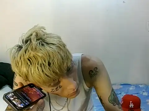 Snapshot of KinkyLatinCock chatting on 09.21.25 KinkyLatinCock online show from 09.21.25