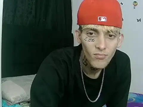 Snapshot of KinkyLatinCock chatting on 10.12.25 KinkyLatinCock online show from 10.12.25