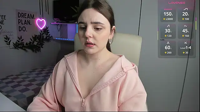 Snapshot of LiaWoow chatting on 09.28.25 LiaWoow online show from 09.28.25