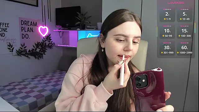 Snapshot of LiaWoow chatting on 09.29.25 LiaWoow online show from 09.29.25