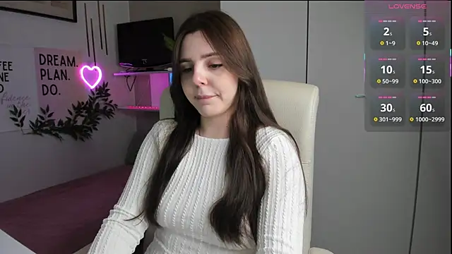 Snapshot of LiaWoow chatting on 10.18.25 LiaWoow online show from 10.18.25