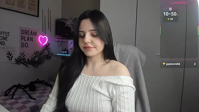 Snapshot of LiaWoow chatting on 11.10.25 LiaWoow online show from 11.10.25