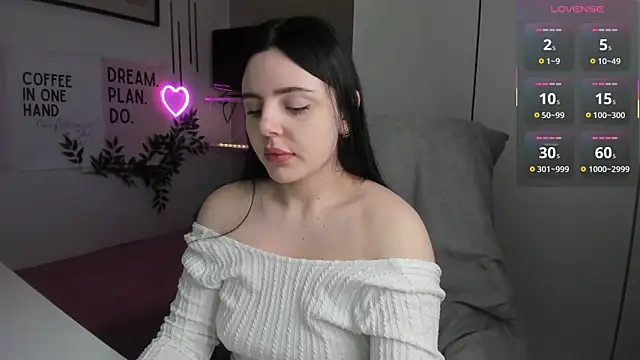 Snapshot of LiaWoow chatting on 11.24.25 LiaWoow online show from 11.24.25