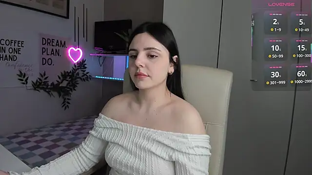 Snapshot of LiaWoow chatting on 11.25.25 LiaWoow online show from 11.25.25