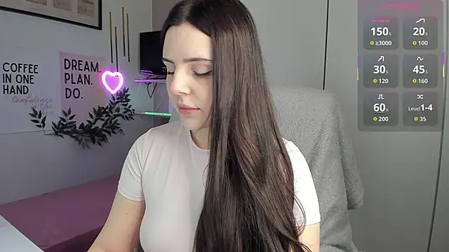 Snapshot of LiaWoow chatting on 12.19.25 LiaWoow online show from 12.19.25