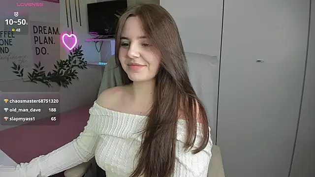 Snapshot of LiaWoow chatting on 04.19.26 LiaWoow online show from 04.19.26