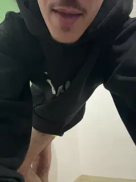 Snapshot of HitShelf chatting on 03.01.26 HitShelf online show from 03.01.26