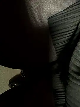 Snapshot of HiddenHoneyLDN chatting on 01.19.26 HiddenHoneyLDN online show from 01.19.26