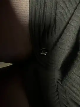 Snapshot of HiddenHoneyLDN chatting on 02.18.26 HiddenHoneyLDN online show from 02.18.26