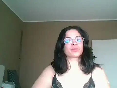 Snapshot of ITALIANASISIXX chatting on 04.15.26 ITALIANASISIXX online show from 04.15.26