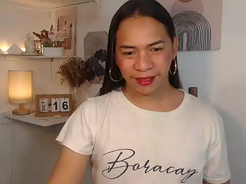 Snapshot of Ursexy_ngaw chatting on 10.17.25 Ursexy ngaw online show from 10.17.25