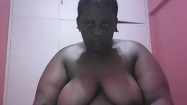 Snapshot of HUGEASSXXXXX chatting on 10.11.25 HUGEASSXXXXX online show from 10.11.25