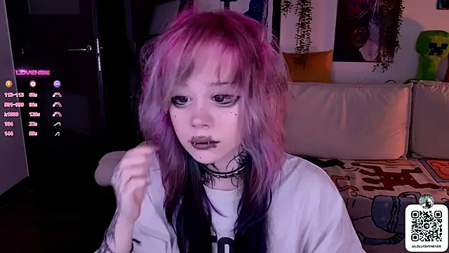 Snapshot of Lollyshy chatting on 10.04.25 Lollyshy online show from 10.04.25