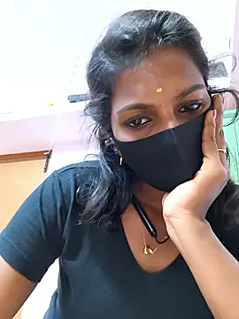 Snapshot of Honey_rosetamil chatting on 05.18.26 Honey rosetamil online show from 05.18.26
