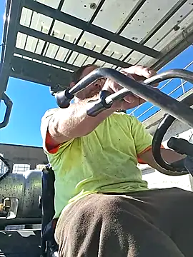 Snapshot of lildhot chatting on 10.31.25 lildhot online show from 10.31.25