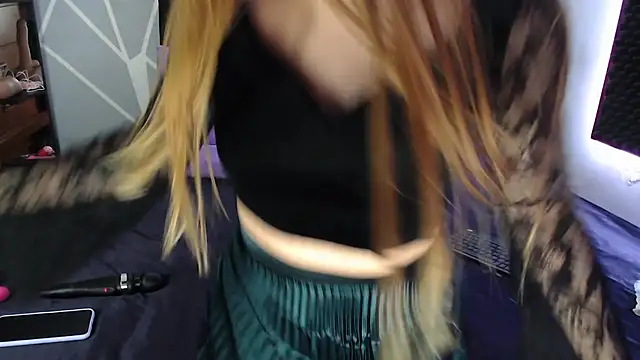 Snapshot of karlamoon23 chatting on 09.28.25 karlamoon23 online show from 09.28.25