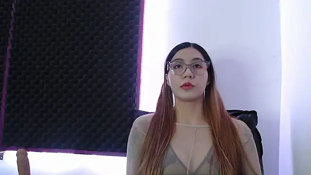 Snapshot of karlamoon23 chatting on 10.16.25 karlamoon23 online show from 10.16.25