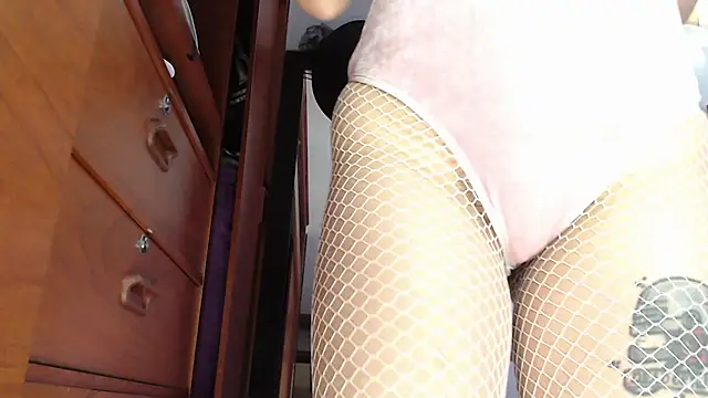 Snapshot of karlamoon23 chatting on 10.23.25 karlamoon23 online show from 10.23.25