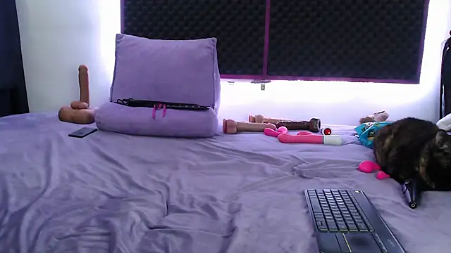 Snapshot of karlamoon23 chatting on 10.25.25 karlamoon23 online show from 10.25.25