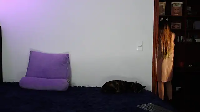 Snapshot of karlamoon23 chatting on 11.08.25 karlamoon23 online show from 11.08.25