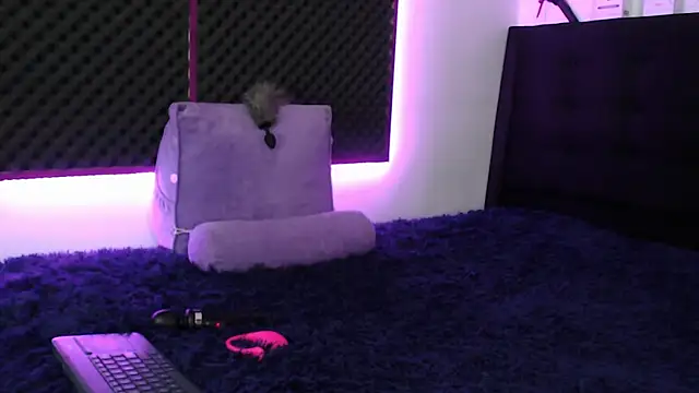 Snapshot of karlamoon23 chatting on 11.29.25 karlamoon23 online show from 11.29.25