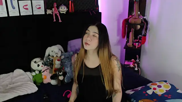 Snapshot of karlamoon23 chatting on 01.05.26 karlamoon23 online show from 01.05.26