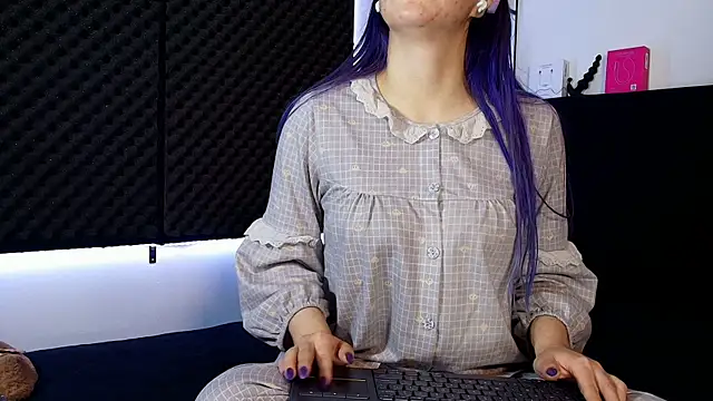 Snapshot of karlamoon23 chatting on 02.15.26 karlamoon23 online show from 02.15.26