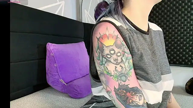 Snapshot of karlamoon23 chatting on 02.28.26 karlamoon23 online show from 02.28.26