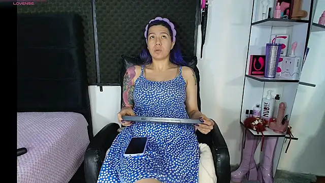 Snapshot of karlamoon23 chatting on 03.08.26 karlamoon23 online show from 03.08.26