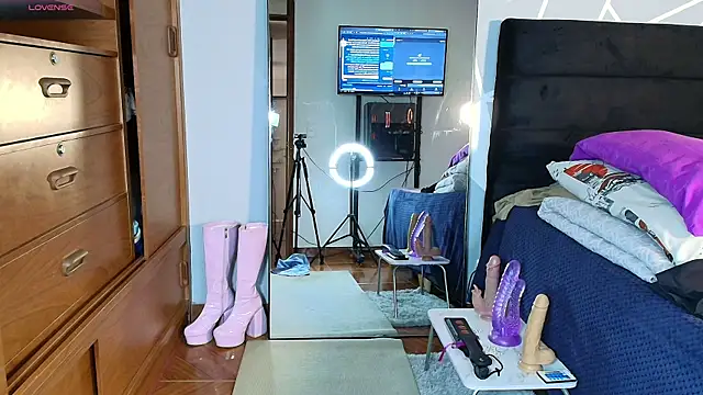 Snapshot of karlamoon23 chatting on 04.01.26 karlamoon23 online show from 04.01.26