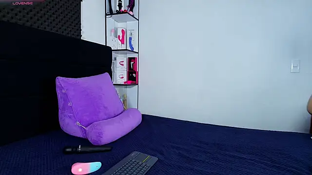 Snapshot of karlamoon23 chatting on 04.09.26 karlamoon23 online show from 04.09.26