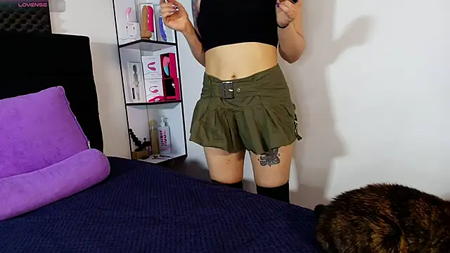 Snapshot of karlamoon23 chatting on 04.12.26 karlamoon23 online show from 04.12.26