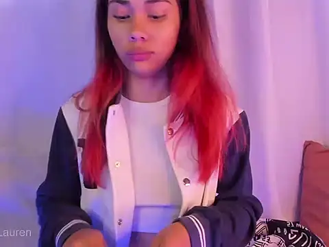 Laurenn 2 online show from 11.15.25