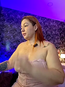 Snapshot of Bigass_curvy chatting on 10.08.25 Bigass curvy online show from 10.08.25