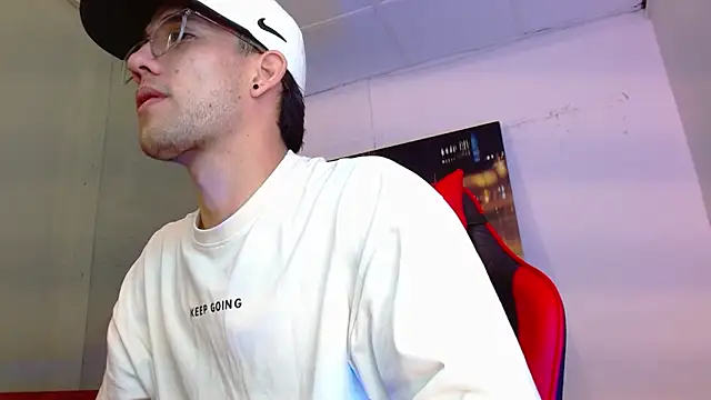 Snapshot of alexgiraldo__ chatting on 05.29.26 alexgiraldo online show from 05.29.26