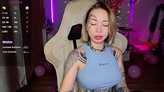 Snapshot of bunnykellyyy chatting on 10.30.25 bunnykellyyy online show from 10.30.25