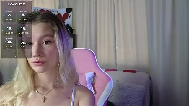 Snapshot of _Anna_Nolan_ chatting on 10.24.25 Anna Nolan online show from 10.24.25