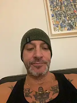 Snapshot of Maurinho3005 chatting on 10.20.25 Maurinho3005 online show from 10.20.25