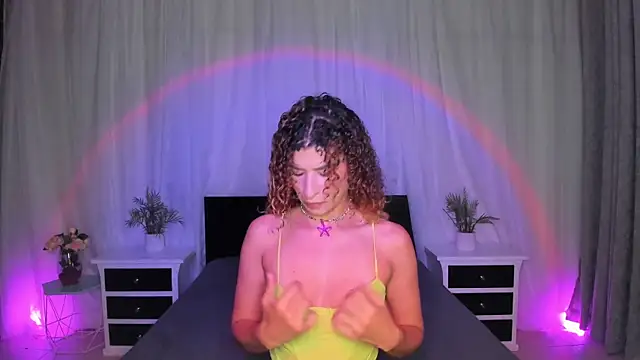 Evolet Bee online show from 11.19.25