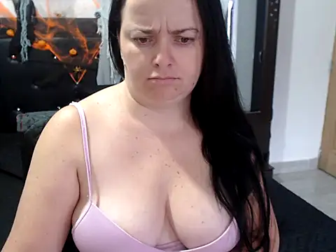 Snapshot of BrianaBarbes chatting on 10.02.25 BrianaBarbes online show from 10.02.25