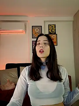 Snapshot of mishelkrave_ chatting on 10.18.25 mishelkrave online show from 10.18.25