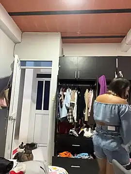 Snapshot of emilysofiia chatting on 10.31.25 emilysofiia online show from 10.31.25