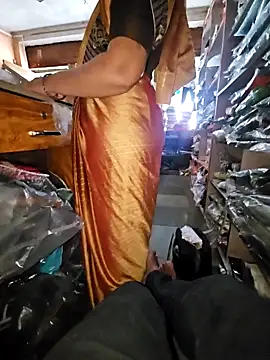 Snapshot of indianhotwife639 chatting on 09.17.25 indianhotwife639 online show from 09.17.25